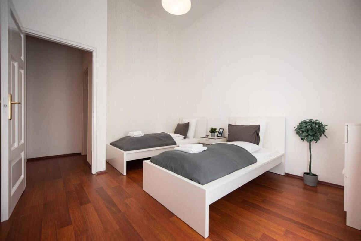 Very Central Convenient Large Ac Place Budapest Exterior photo