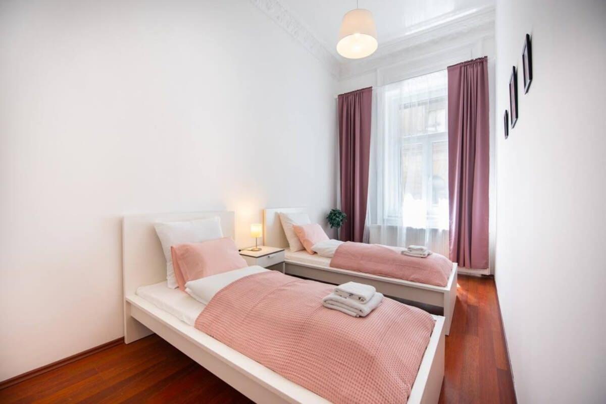 Very Central Convenient Large Ac Place Budapest Exterior photo