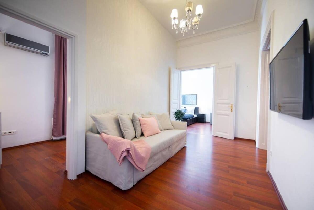 Very Central Convenient Large Ac Place Budapest Exterior photo